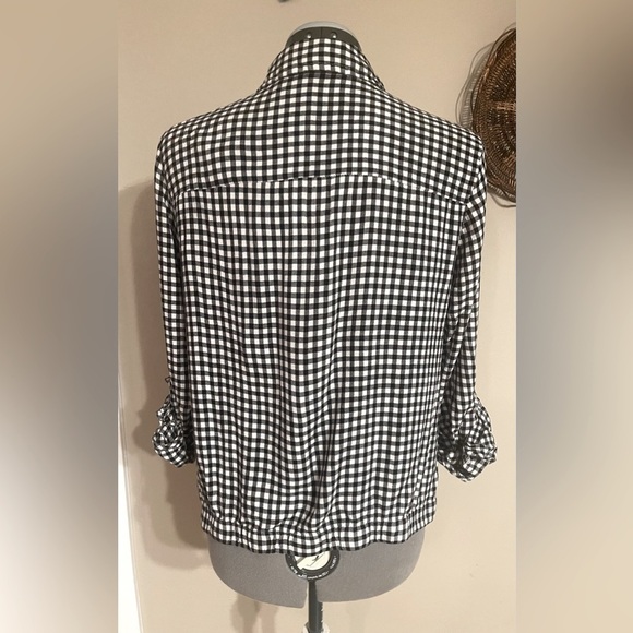 Jones New York Top Size M Gingham Tie Checkered Black V-neck roll sleeve - Picture 5 of 8